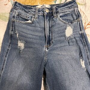 Hollister Women's High Rise Light Blue Mom Jean- Size 0S (Short)
